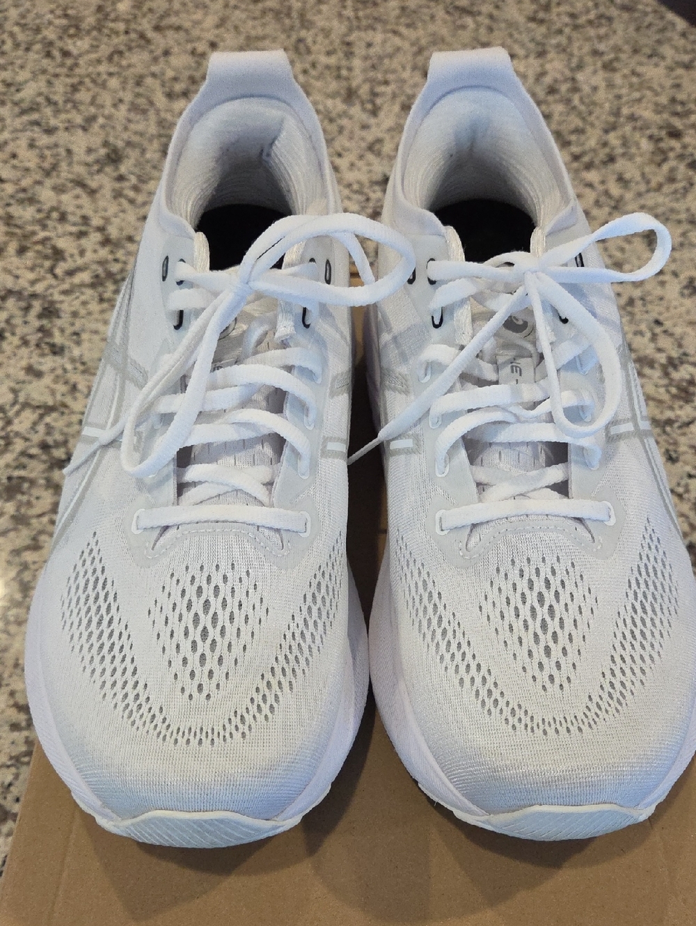 Asics Gel Kayano 31 White Athletic Running Sneakers Barely Wear
